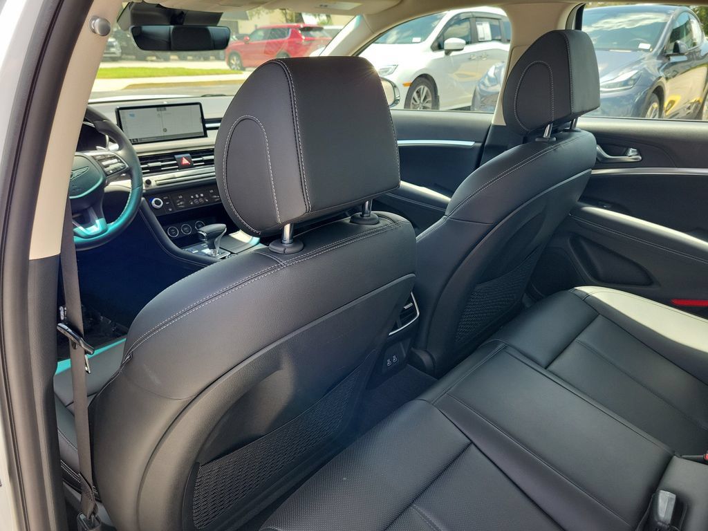Used 2026 Genesis G70 2.5T RWD image 7