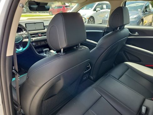 Used 2026 Genesis G70 2.5T RWD image 7