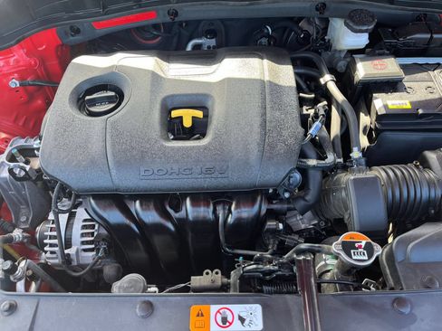 Used 2025 Kia Soul LX w/ LX Technology Package FWD image 32