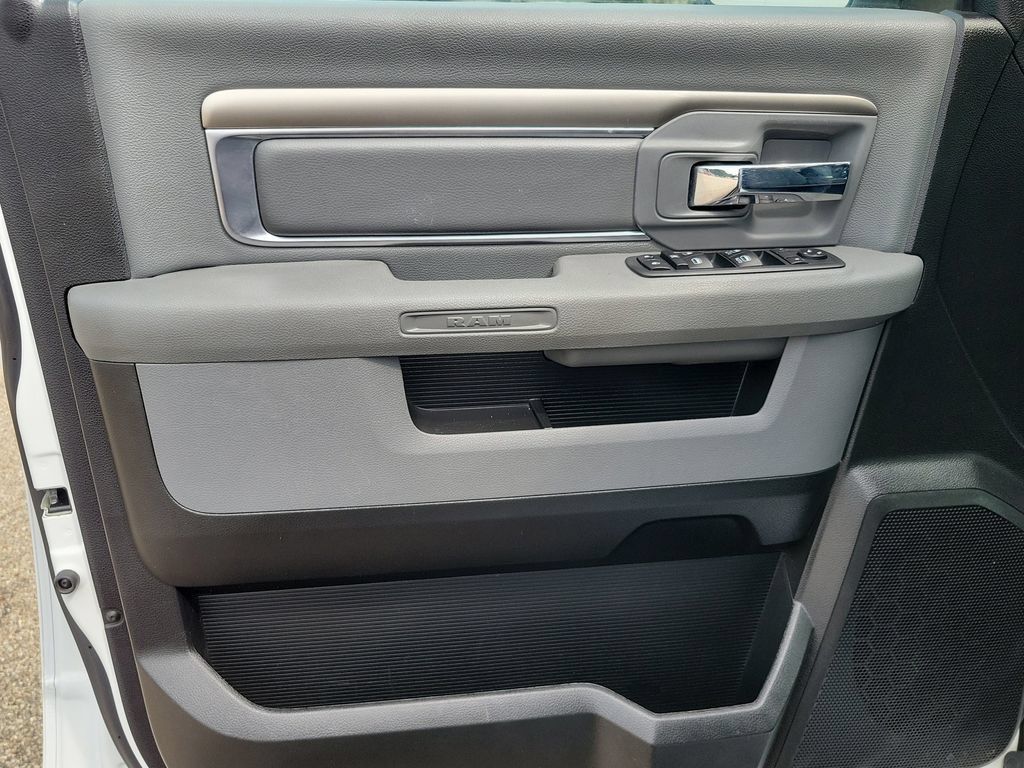 Used 2020 RAM 1500 Classic SLT AWD/4WD image 11