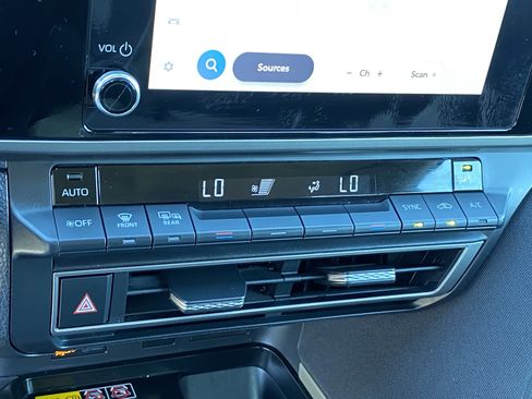 Used 2025 Toyota Camry SE image 20