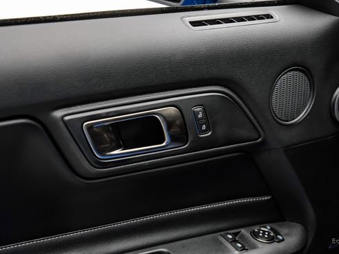 Used 2022 Ford Mustang Shelby GT500 w/ Carbon Fiber Track Pack RWD image 93