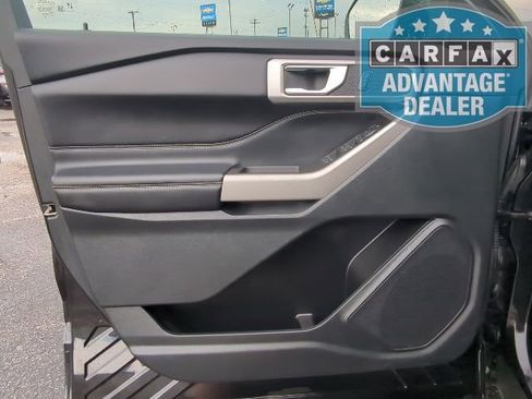 Used 2022 Ford Explorer XLT image 18