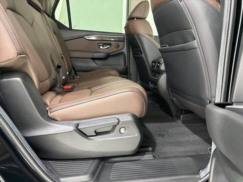 Used 2025 Honda Pilot Elite image 25
