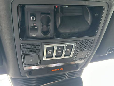 Used 2021 Land Rover Discovery HSE R-Dynamic AWD/4WD image 13