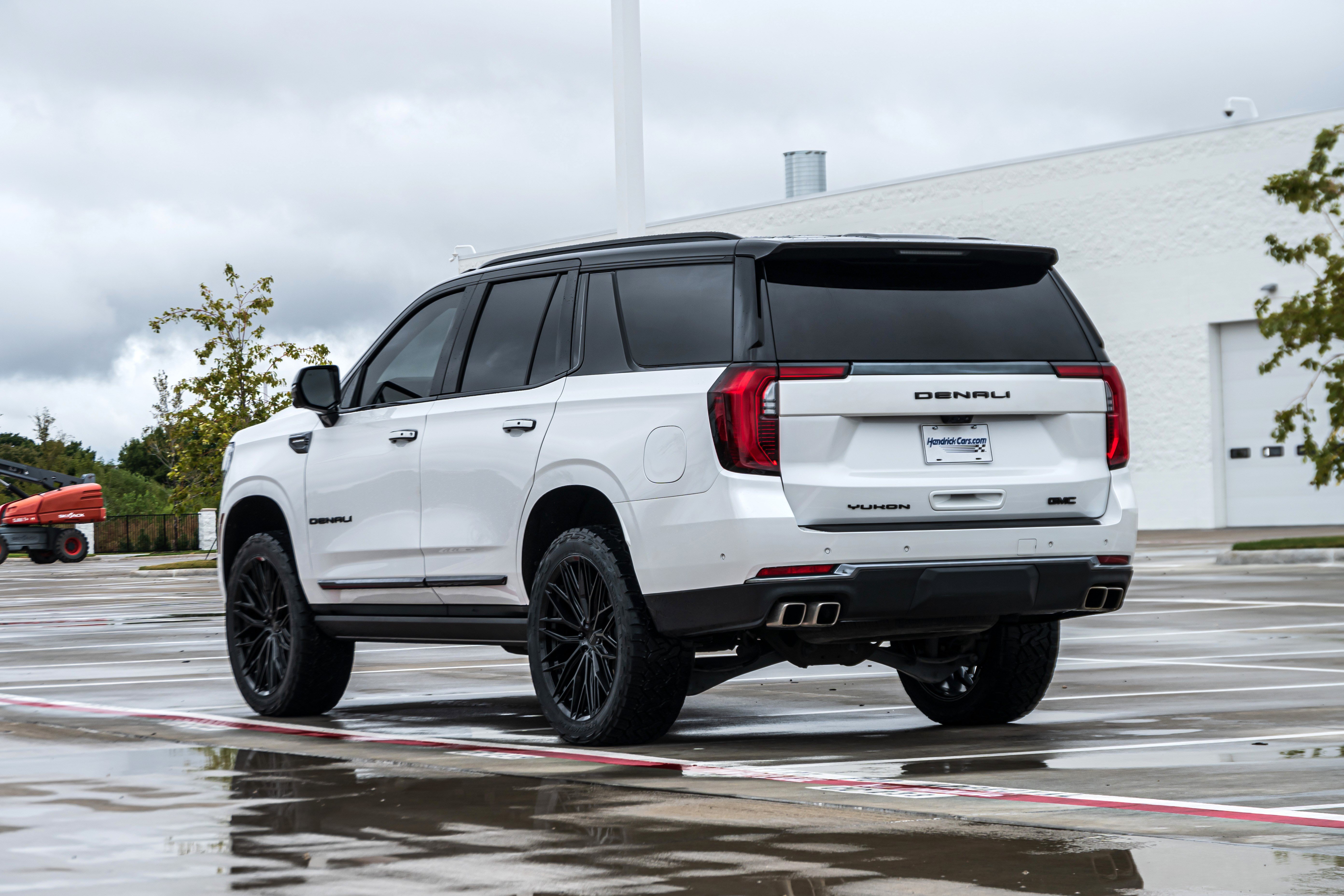 Used 2025 GMC Yukon Denali Ultimate AWD/4WD image 7