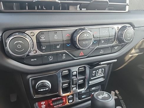 New 2026 Jeep Wrangler Rubicon w/ Technology Group image 38