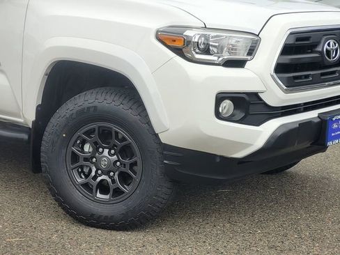Used 2017 Toyota Tacoma SR5 w/ Tow Package AWD/4WD image 6