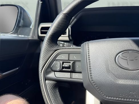 Used 2025 Toyota Tacoma TRD Sport AWD/4WD image 15