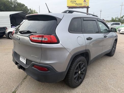 Used 2017 Jeep Cherokee Sport w/ Trailer Tow Group AWD/4WD image 6