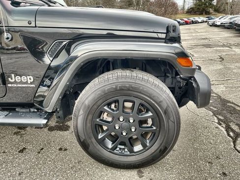 Used 2023 Jeep Gladiator Overland image 21