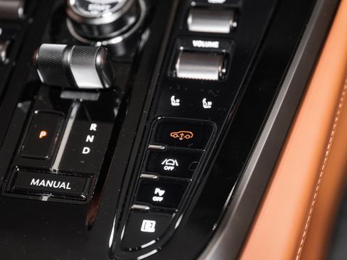 New 2026 Aston Martin DBX S AWD/4WD image 40