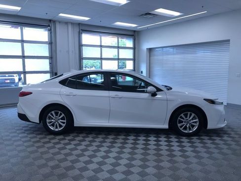 Used 2026 Toyota Camry LE FWD image 35