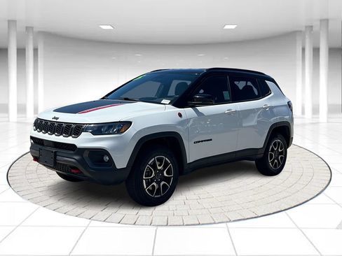 Certified 2025 Jeep Compass Trailhawk AWD/4WD image 1