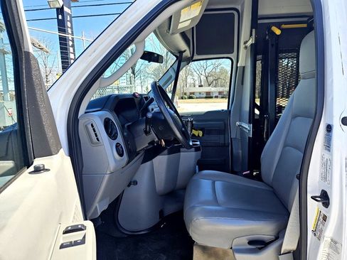 Used 2014 Ford E-350 and Econoline 350 Extended Super Duty w/ Power Group image 10