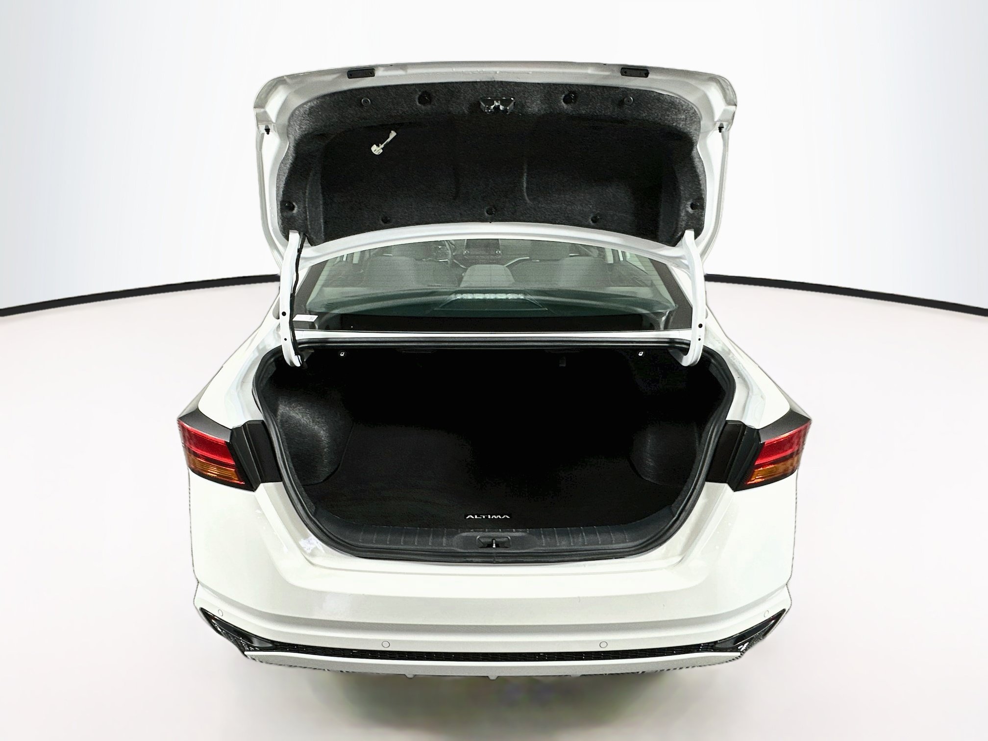 Used 2025 Nissan Altima 2.5 SV FWD image 27
