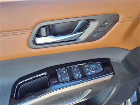 New 2025 Nissan Pathfinder Platinum w/ Black Appearance Package image 13