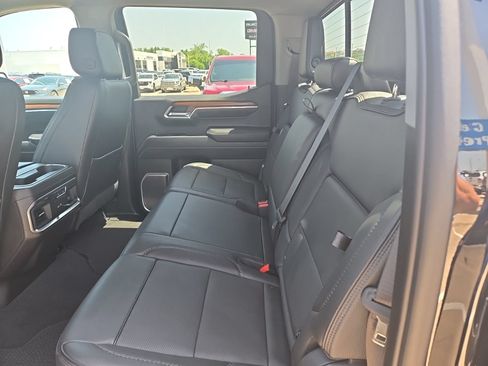 Used 2023 GMC Sierra 1500 Denali w/ Denali Reserve Package AWD/4WD image 13