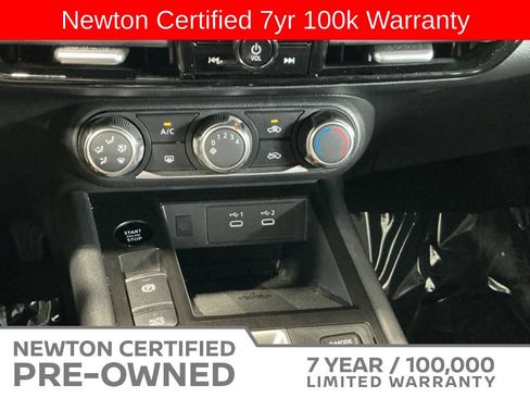 Used 2025 Nissan Kicks SV FWD image 25
