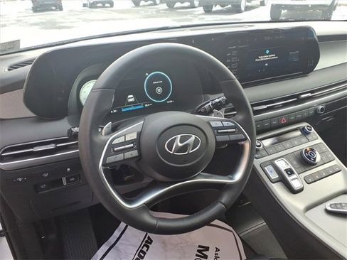 Used 2025 Hyundai Palisade SEL image 12