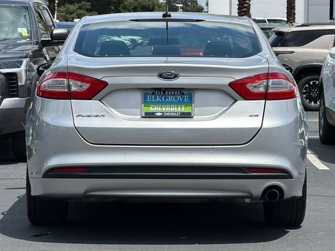 Used 2016 Ford Fusion SE FWD image 4