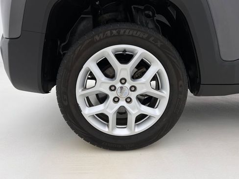 Used 2018 Jeep Renegade Latitude w/ Cold Weather Group image 31