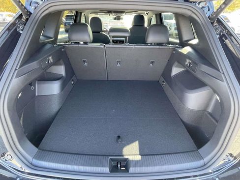 New 2026 Volkswagen Tiguan SE R-Line FWD image 9