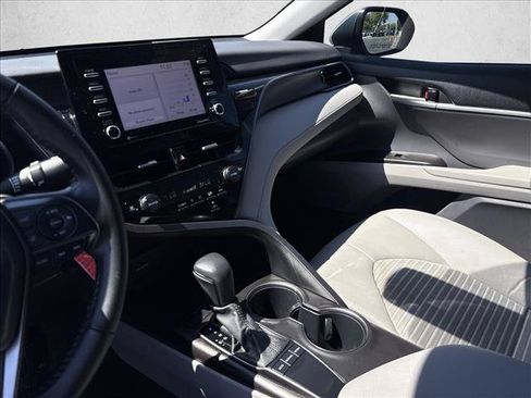 Used 2023 Toyota Camry SE FWD image 16