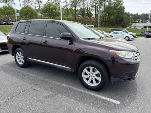 Used 2013 Toyota Highlander FWD image 2