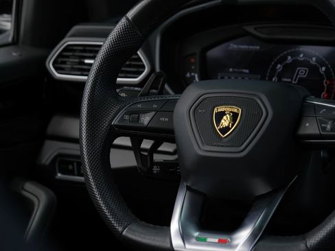 Used 2022 Lamborghini Urus AWD/4WD image 53