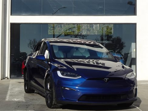 Used 2023 Tesla Model X image 11