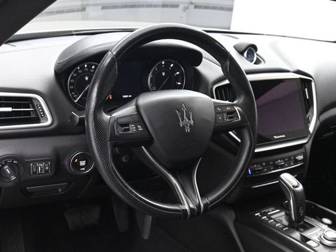 Used 2021 Maserati Ghibli S RWD image 23