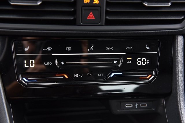 Used 2025 Volkswagen Jetta SE w/ Sunroof Package FWD image 15