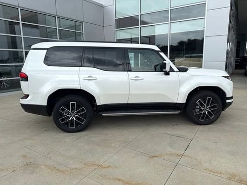 Used 2025 Lexus GX 550 w/ Accessory Package (2T) AWD/4WD image 8