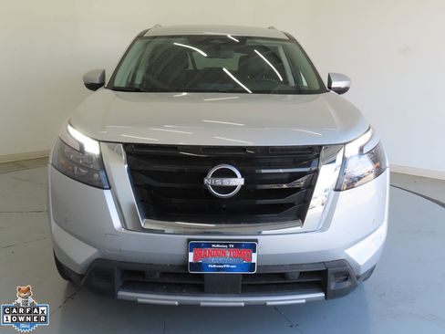 Used 2025 Nissan Pathfinder SL FWD image 9