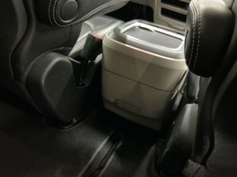 Used 2023 Chrysler Pacifica Touring-L image 25