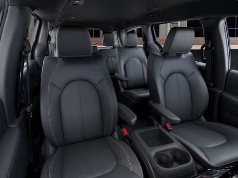 New 2026 Chrysler Pacifica Select image 16