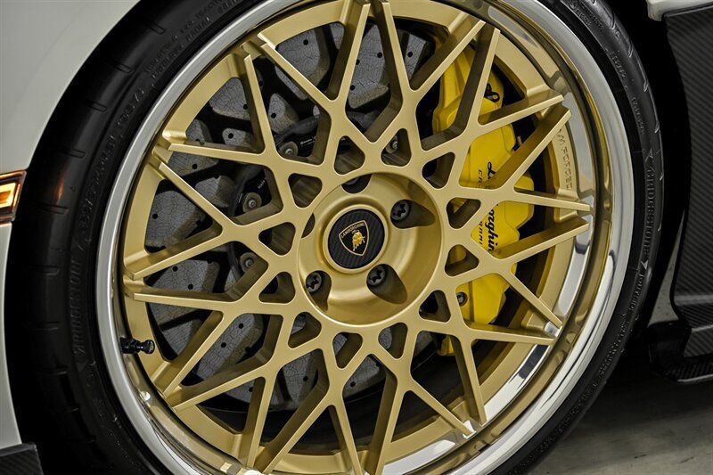 Used 2024 Lamborghini Revuelto AWD/4WD image 48