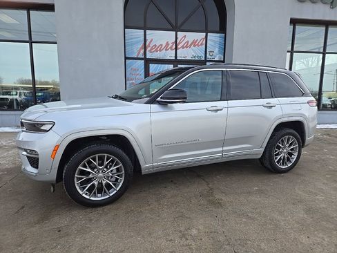 Used 2025 Jeep Grand Cherokee Summit AWD/4WD image 4