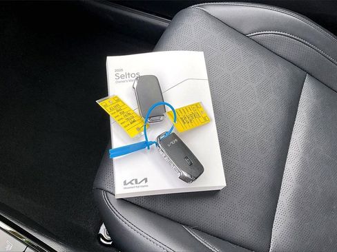 Used 2025 Kia Seltos EX w/ EX Sunroof Package image 11
