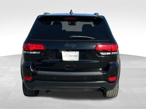 Used 2019 Jeep Grand Cherokee Laredo image 4