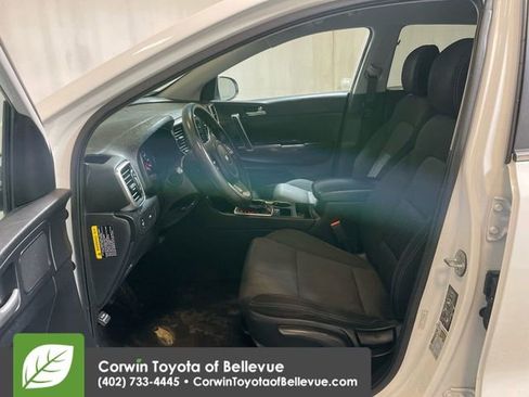 Used 2020 Kia Sportage LX image 15