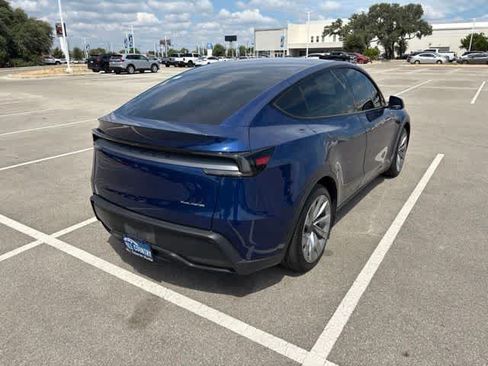 Used 2026 Tesla Model Y AWD image 5