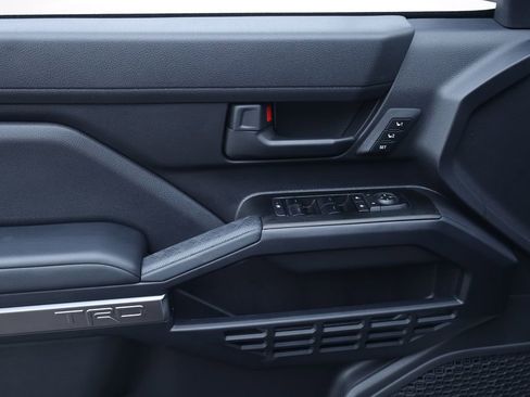 Used 2025 Toyota 4Runner TRD Off-Road Premium image 22