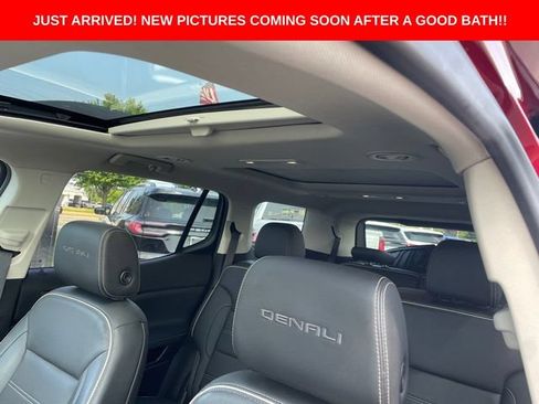 Used 2021 GMC Acadia Denali w/ Denali Ultimate Package AWD/4WD image 8