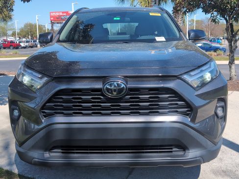 Used 2023 Toyota RAV4 XLE Premium image 3