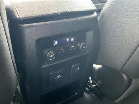 Used 2023 Chevrolet Traverse LT w/ LT Premium Package image 10