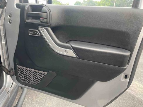 Used 2018 Jeep Wrangler Unlimited Sahara image 20