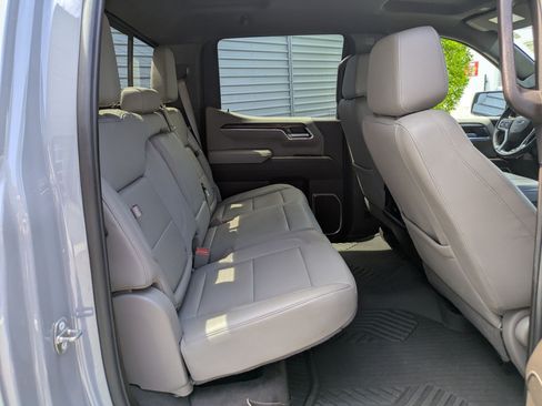 Used 2024 Chevrolet Silverado 1500 LT Trail Boss w/ Convenience Package II AWD/4WD image 28