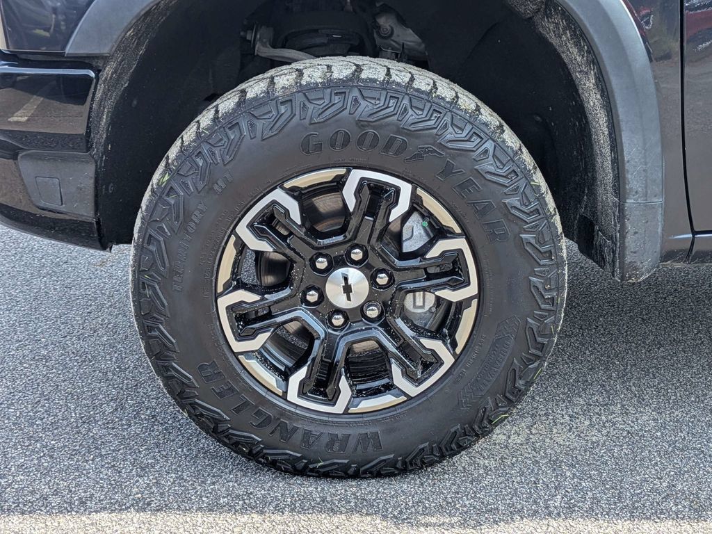 Used 2023 Chevrolet Silverado 1500 ZR2 AWD/4WD image 12